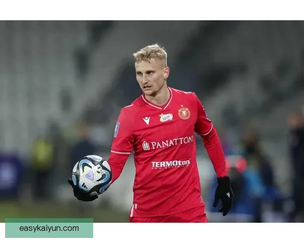 波兰中场齐林斯基近期表现稳健，持续提升国家队竞争力